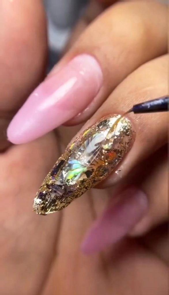 Immerse Yourself in Nail Glamour: Create the Perfect Encapsulation with LEGACY and Our Smart Builder Gel Clear 4 Imagen de WhatsApp 2023 08 26 a las 08.38.24 1