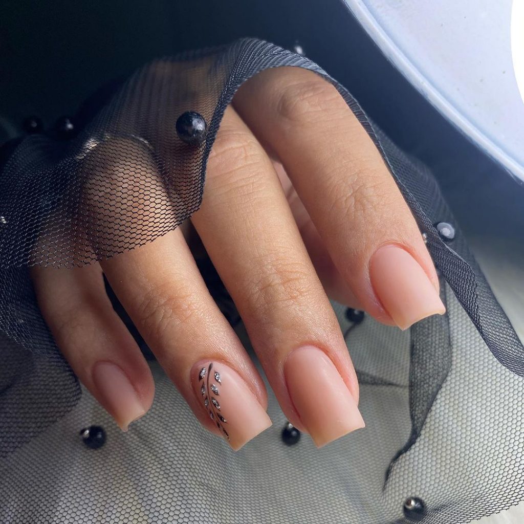 Anatomía de las Uñas: Cómo los Productos de LEGACY NAILS Ofrecen el Mejor Cuidado 8 378343698 17986410503358440 442746690872352508 n
